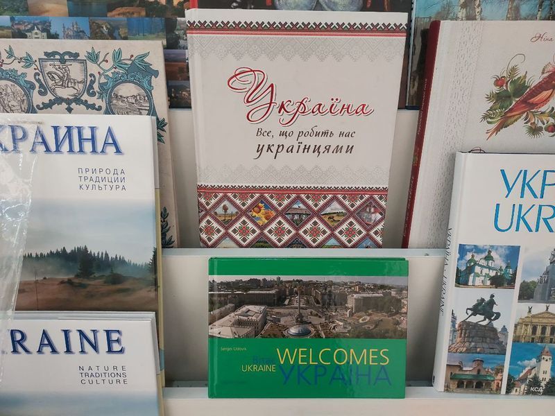 Книга &laquo;Ukraine Welcomes. Україна Вітає&raquo;. Сергій Удовік 2446158954 фото